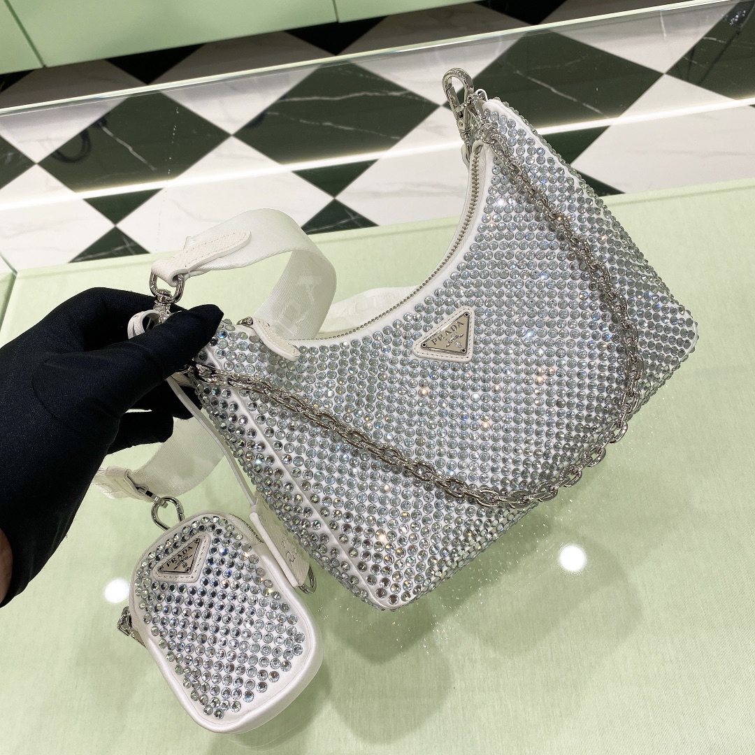 Prada_Re-Edition_Bag-22_